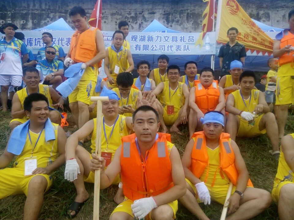 2015年6月“觀瀾杯”龍舟賽，新力公司河上風雨競龍舟